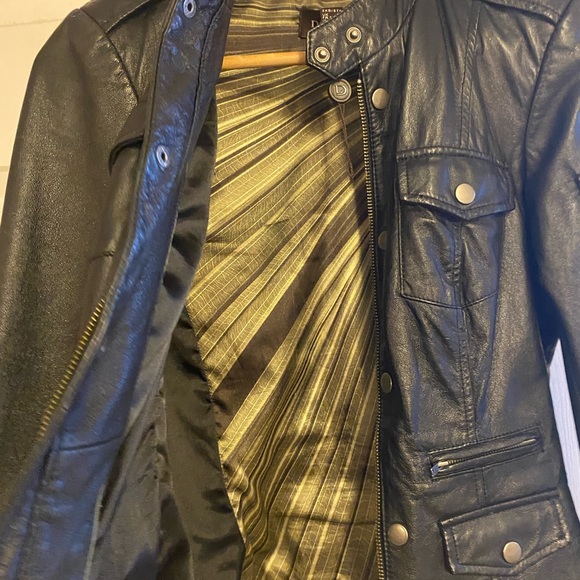 Vintage Danier leather jacket designed in Canada. Perfect cond, with 6 pockets! - Picture 2 of 7